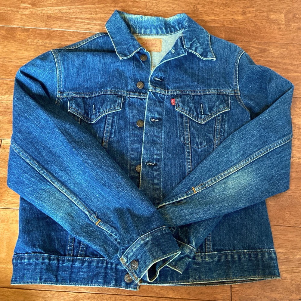 Vintage embroidered Levi’s denim jacket
